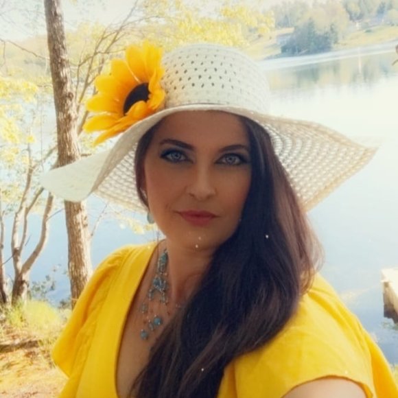 Meet your Posher, Kate - Picture 1 of 11